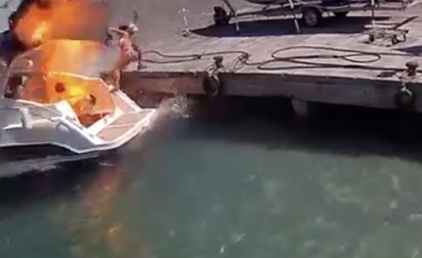 Une explosion sur un bateau projette une femme Ă l'eau