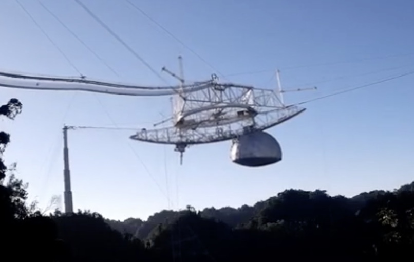 Effondrement d'un radiotélescope (Arecibo)