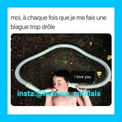 Rigoler à ses propres blagues