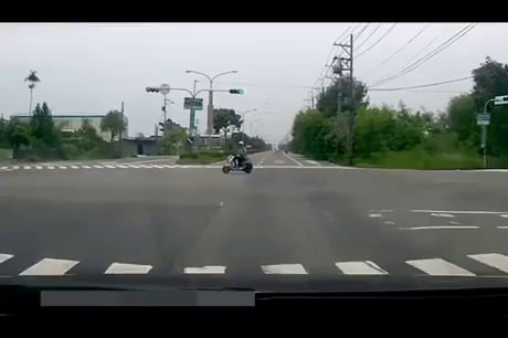 Scooter à pilotage automatique