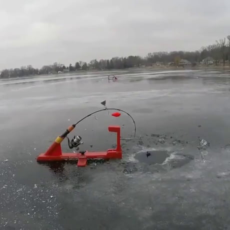 Pêche sur un lac gelé qui tourne mal