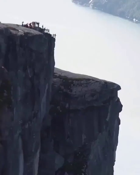 Basejump à Kjerag, Norvège