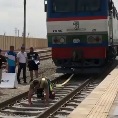 Tirer un train de 125 tonnes