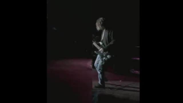 Smells Like Teen Spirit (Nirvana) remixée avec une moitié de temps en moins