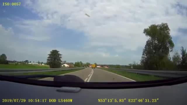 Livraison de colis en pleine route (Pologne)