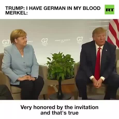 Merkel se marre pendant une interview de Trump
