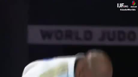 Le judoka Jorge Fonseca danse après avoir remporté son premier titre