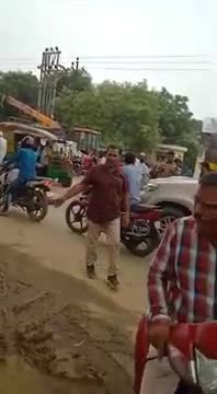 Un policier a beaucoup de mal à se faire respecter en Inde