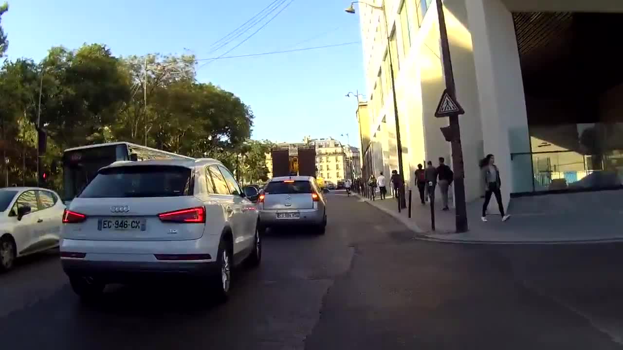 Un automobiliste se venge d'un cycliste qui lui a mal parlé