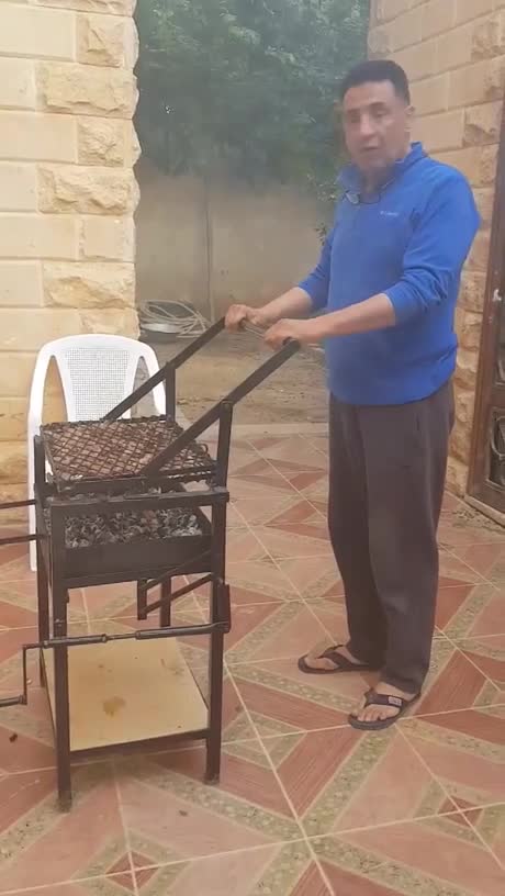 Il a créé un barbecue génial