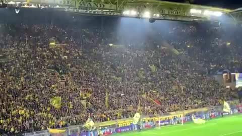 Le superbe tifo confettis du Borussia Dortmund