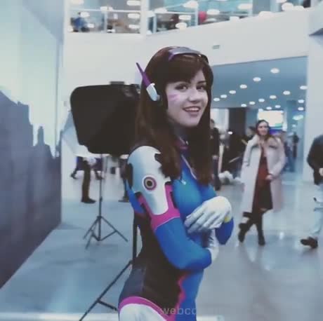 Overwatch : un cosplay DVa par la jolie Komori