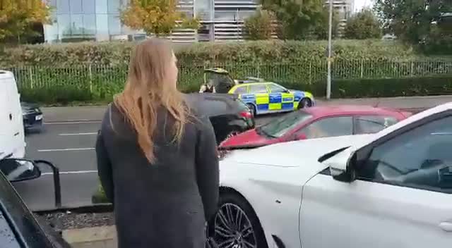 Ils essaient de forcer un barrage avec une Audi volée (Angleterre)