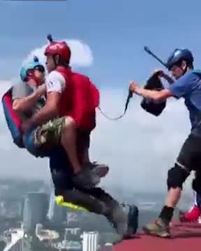 Double saut en base jump