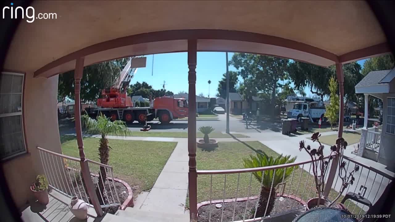 Un camion-grue détruit plusieurs maisons