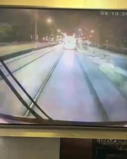 Une conductrice de tramway utilise son téléphone &quot;au volant&quot; et provoque un accident (Russie)