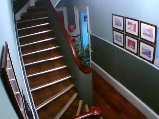 Monter les escaliers après une soirée arrosée