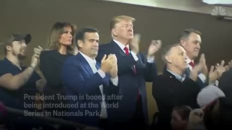 Donald Trump hué par des spectateurs de baseball &quot;enfermez le !&quot;