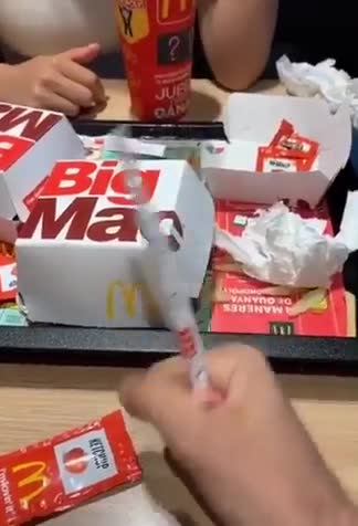 Blague de la paille au McDo