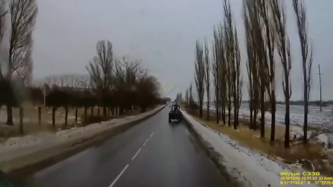 Croiser un tracteur en Russie
