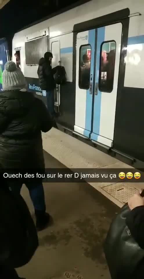 Grèves : il s'accroche au RER D