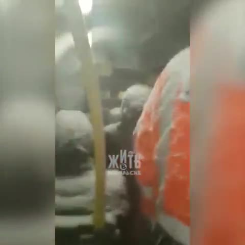 Tempête de neige dans un minibus