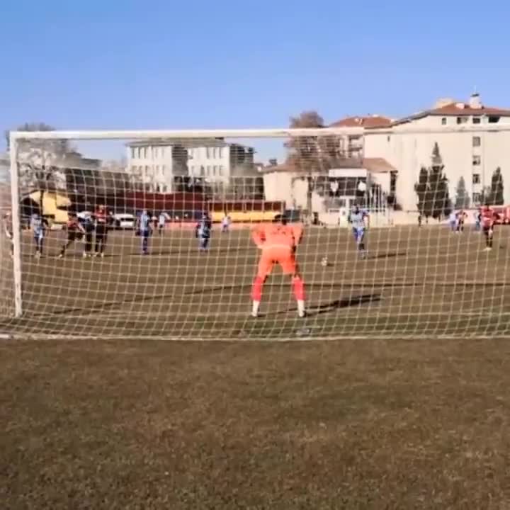 Deux gardiens stoppent trois penalty (Turquie)