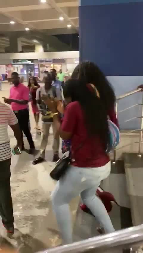 Cette femme ne peut pas passer inaperçue (Congo)