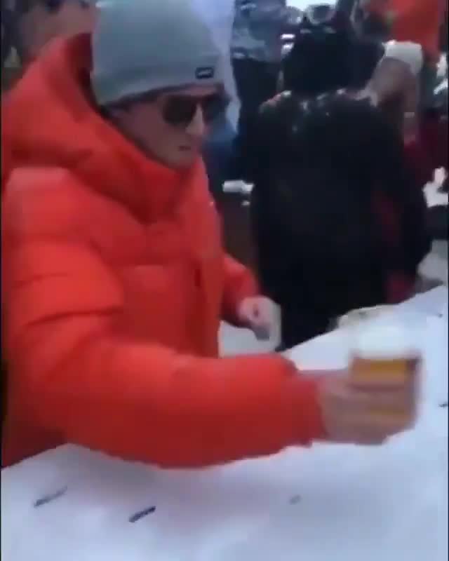 Il s'improvise DJ à la montagne (Avoriaz)