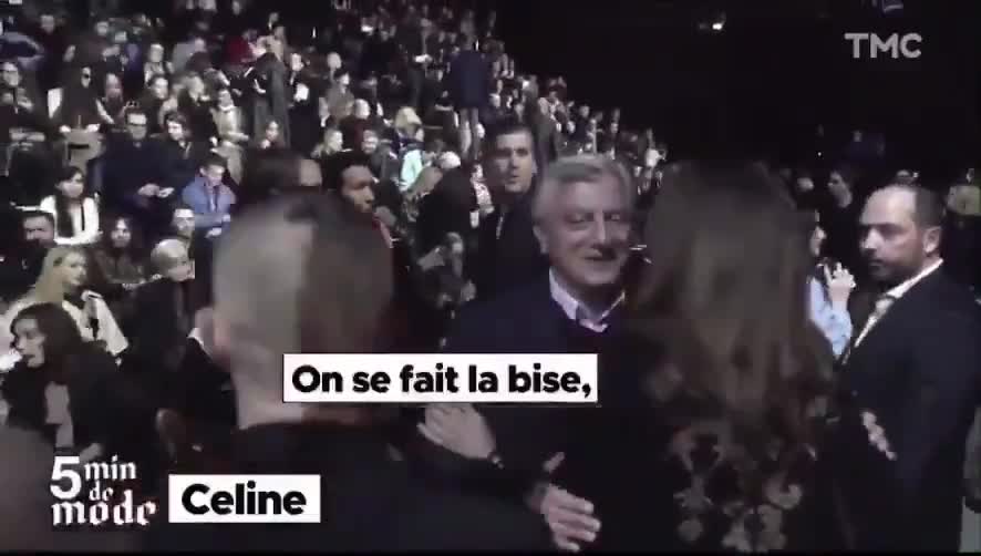 Carla Bruni se moque du coronavirus et tousse volontairement devant les journalistes