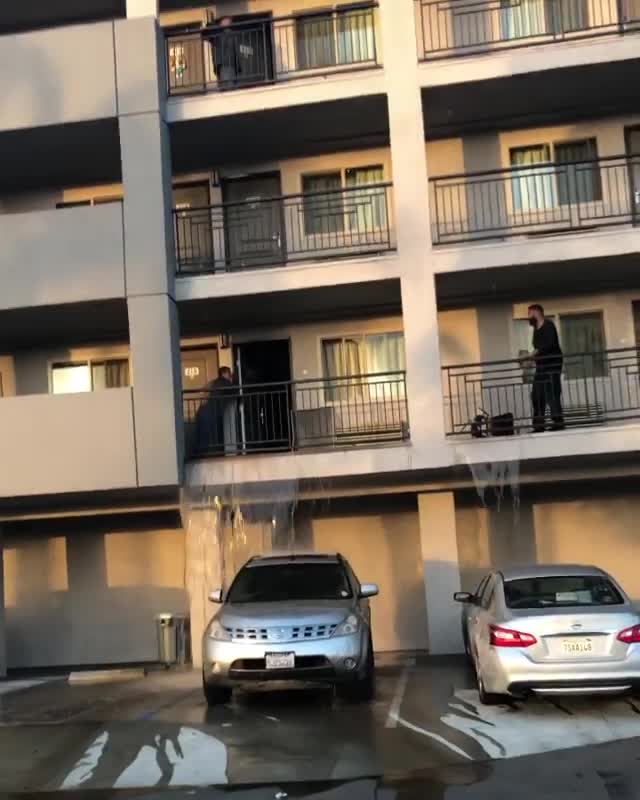 Il tente de mettre fin à ses jours en inondant sa chambre d'hôtel