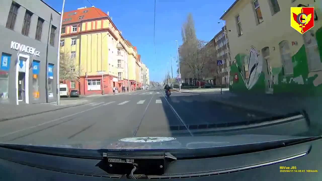 Course poursuite entre un voleur de moto et la police (République tchèque)