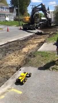Une pelleteuse fait un super cadeau Ă des enfants