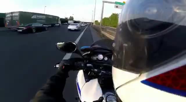 Course poursuite et chute à 180 km/h en TMAX (Paris)