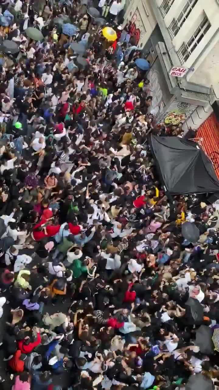 La distanciation sociale pendant la Fête de la Musique (Paris)