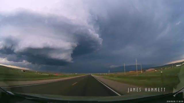 Superbes images d'une tornade dans le Wyoming