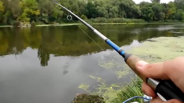 Pêcheur assiste à une grosse explosion