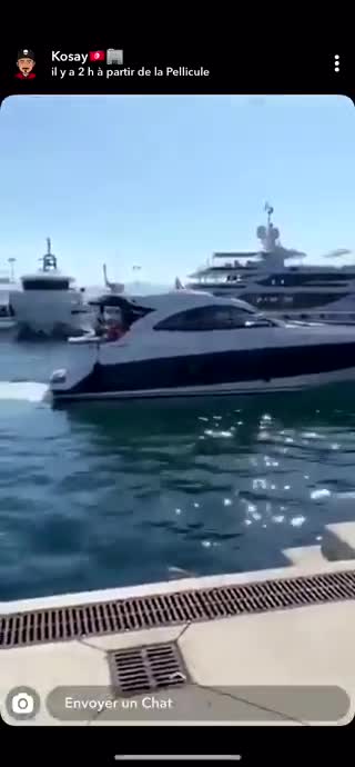 Des jeunes pleins d'avenir caillassent le bateau de Kaaris (Cannes)