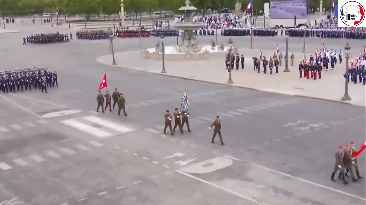 La marche ratée de l’armée suisse pendant le défilé du 14 juillet