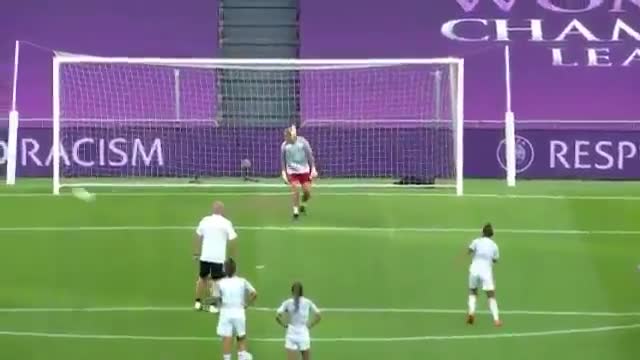 L'échauffement pathétique des joueuses de foot de Lyon avant leur finale de League des Champions