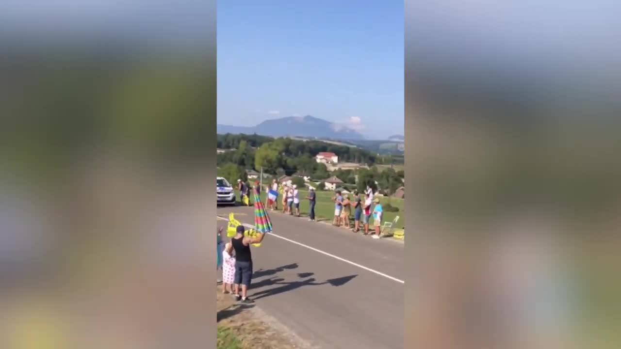 Un cycliste se fait renverser par une ambulance (Tour de France)