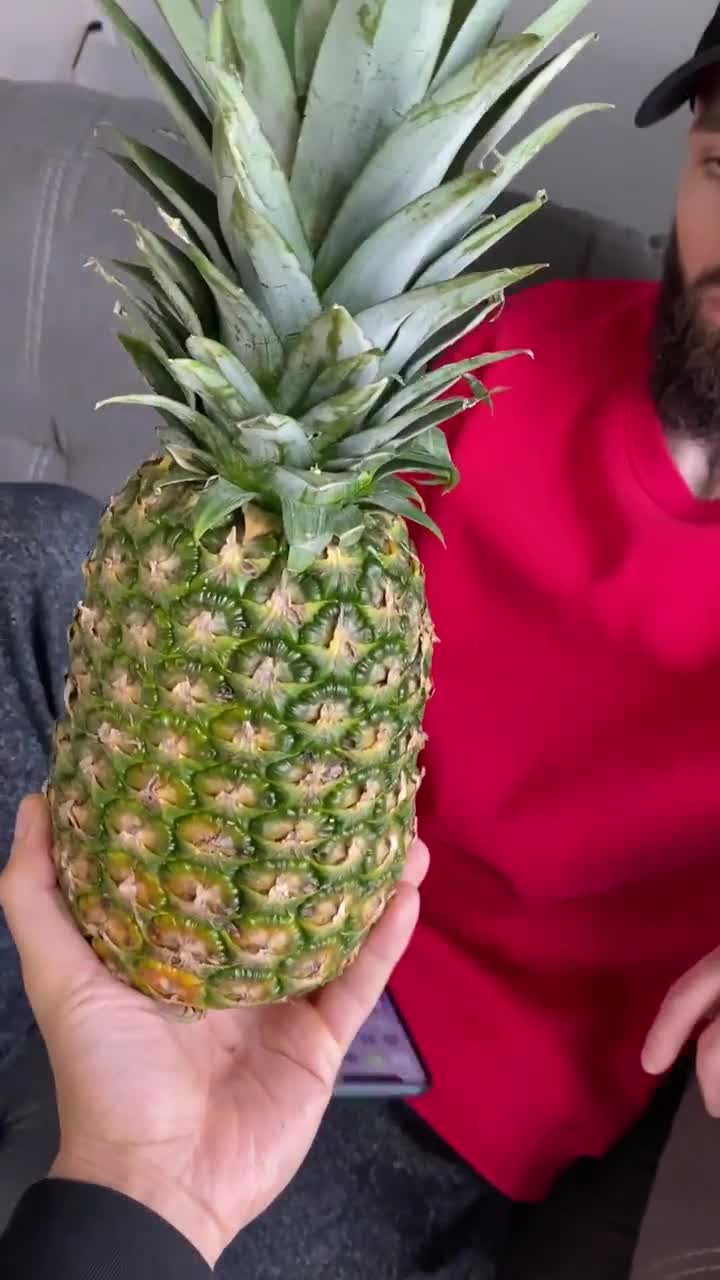 Comment manger un ananas (sans couteau)