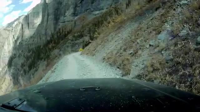 Se faire couper la route par une Jeep lors d'un passage en montagne