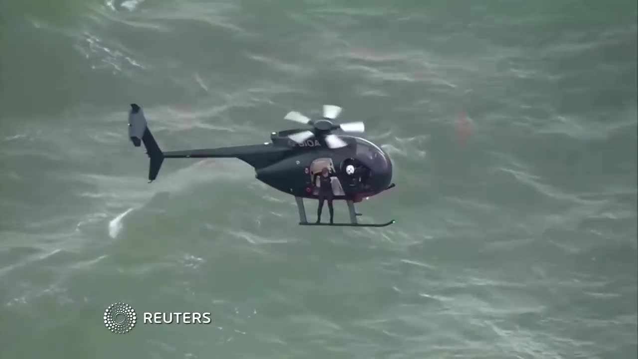 Pour un record du monde, John Bream &quot;Flying Fish&quot; saute d’un hélicoptère et se retrouve à l'hôpital