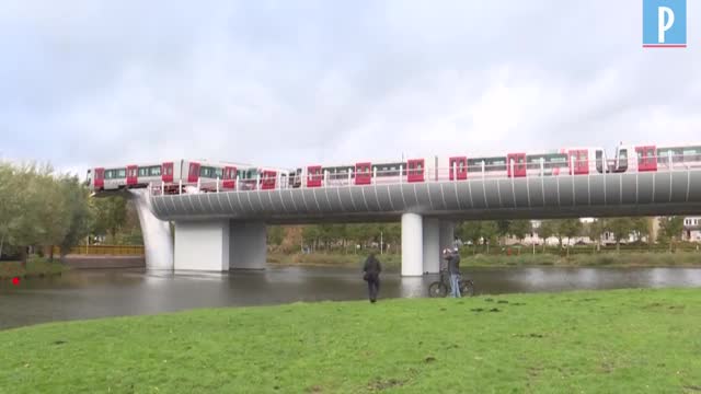 Un métro mal-en-point se retrouvé sauvé par une sculpture de baleine