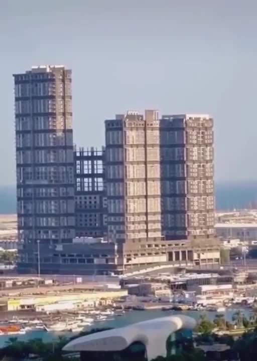 Destruction d'une tour de 145 étages (Émirats arabes unis)