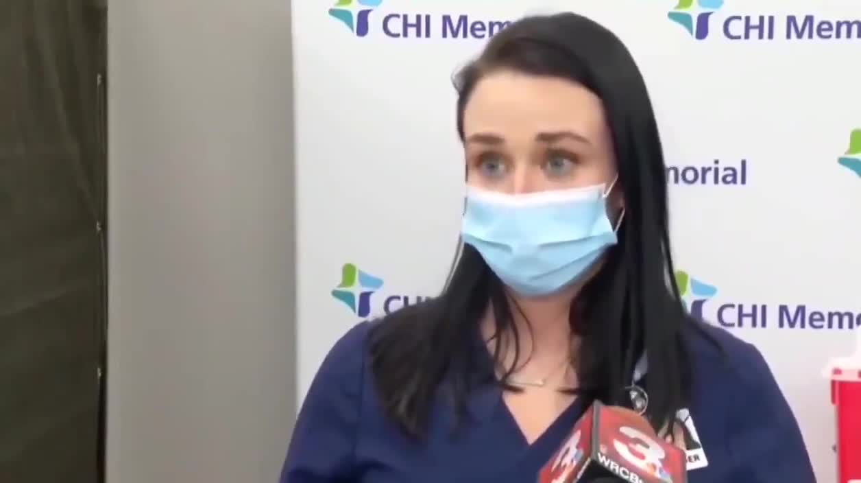 Une infirmière s’évanouit après avoir reçu le vaccin de Pfizer contre le COVID-19