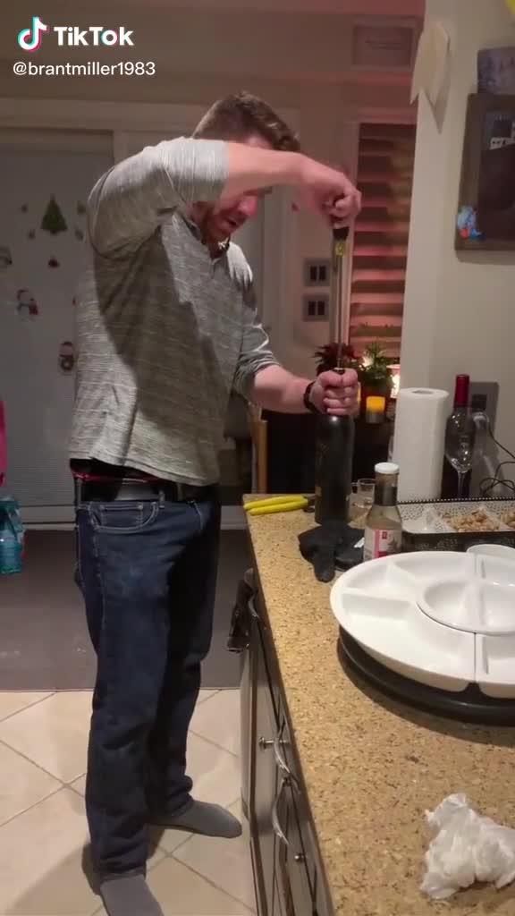 Ouvrir une bouteille de vin avec une vis