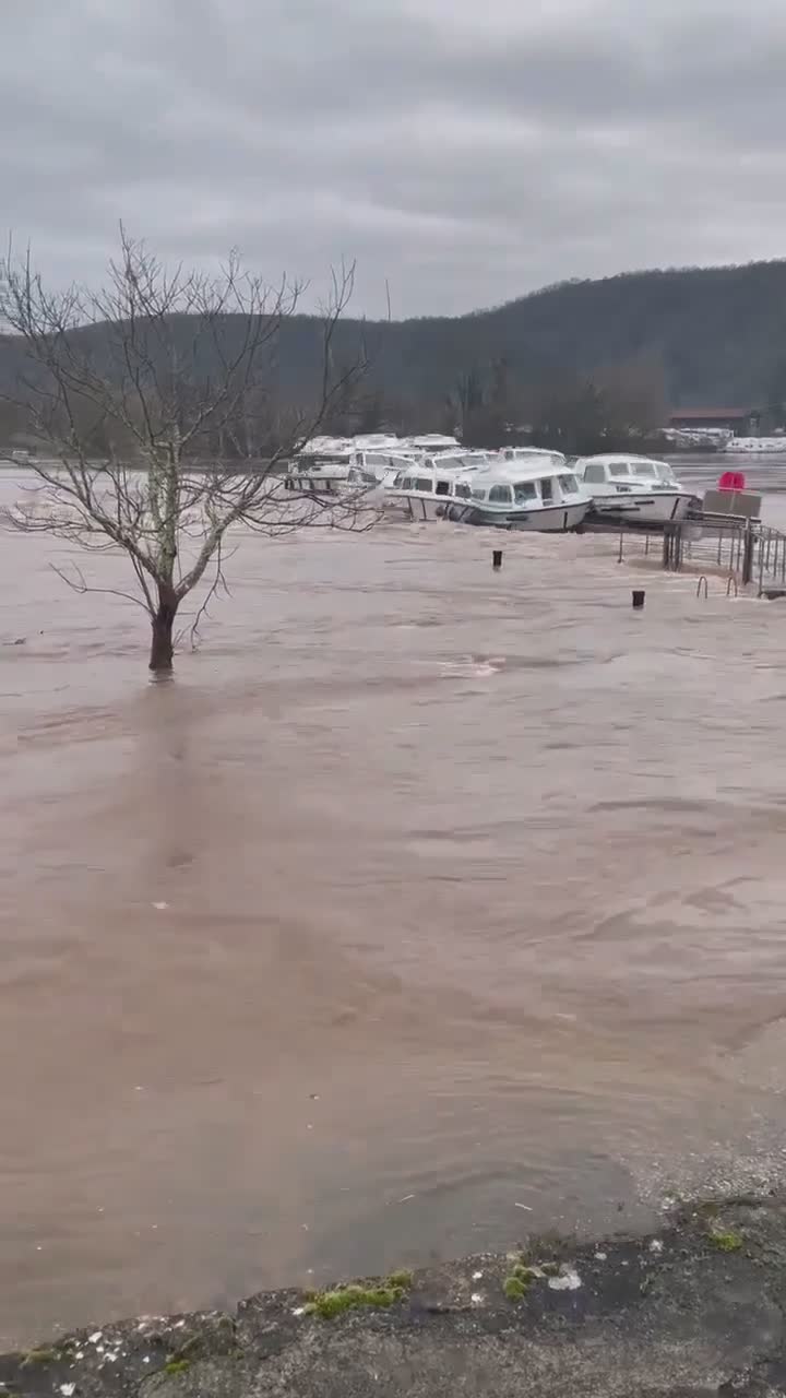 Des bateaux se font emporter par la crue (Lot)