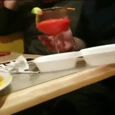 Quand tu peux pas emporter ton cocktail au restaurant